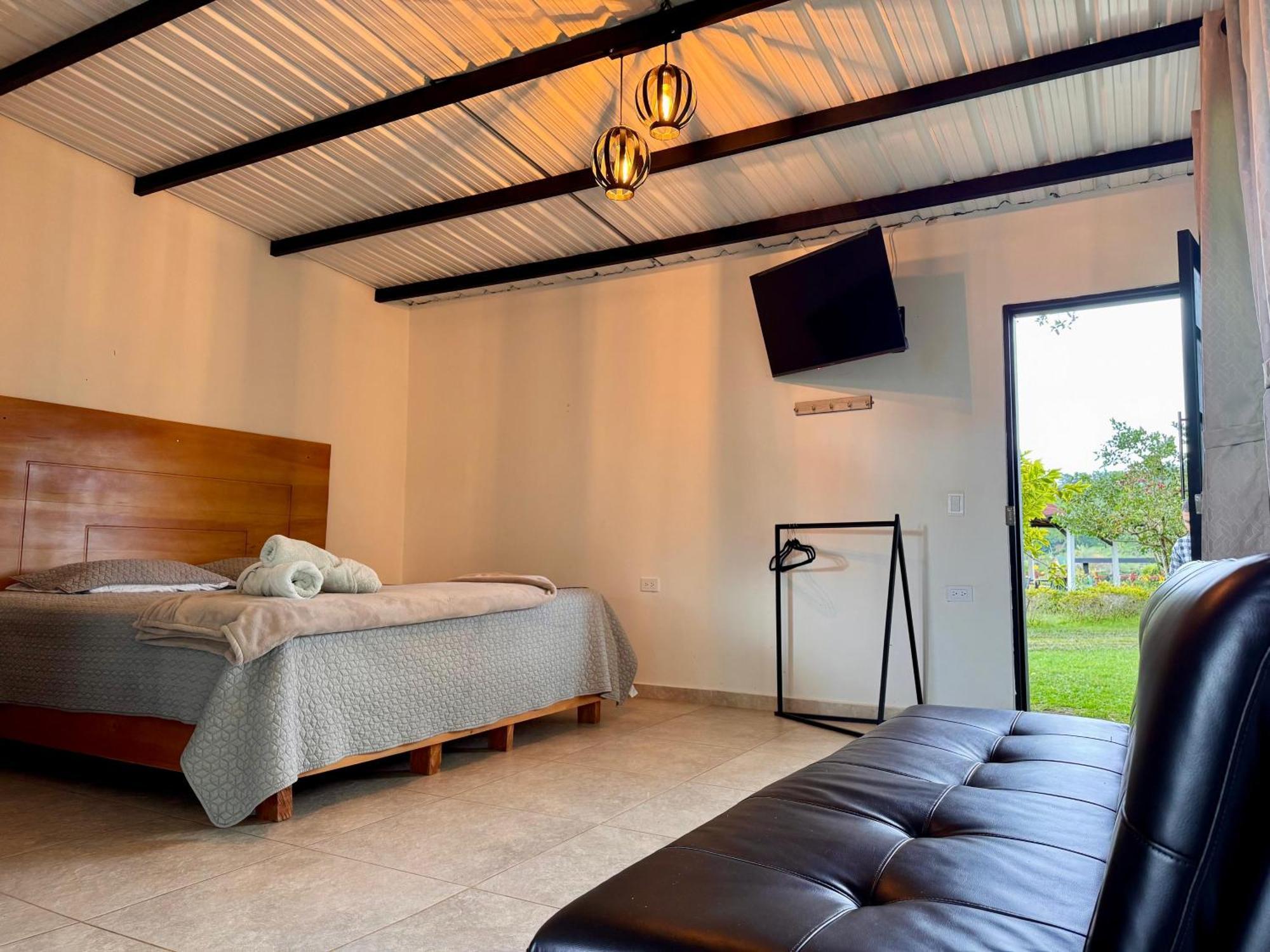 Hotel Campestre Alto Lindo En Guatape Exterior photo